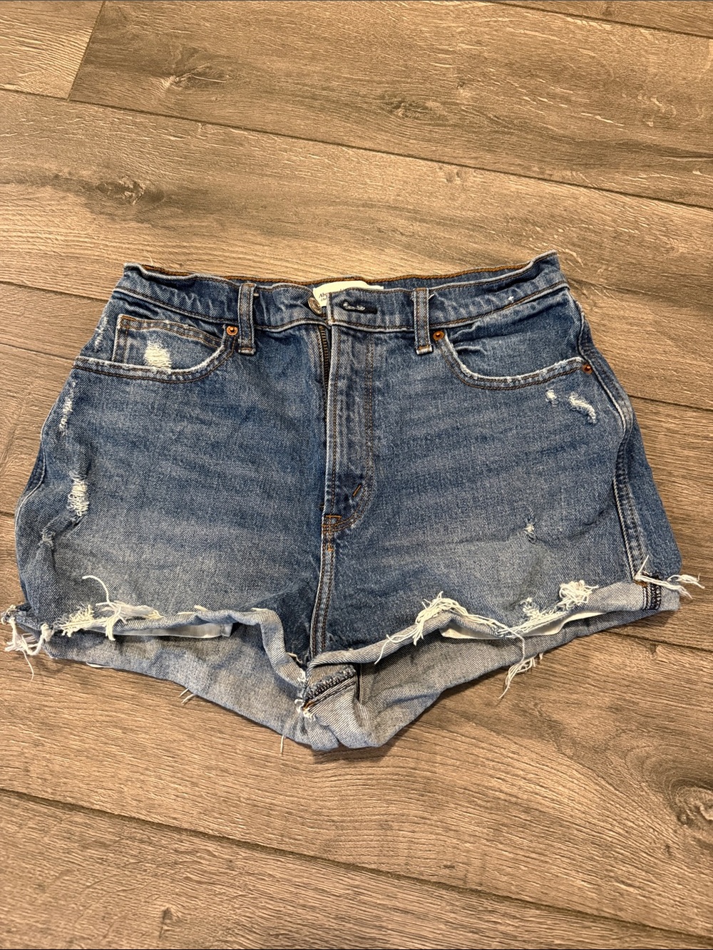 Abercrombie & Fitch Ultra High-Rise Mom Short Curve Love Denim Jeans - size 8/29